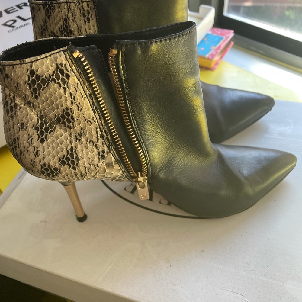 Signature Vince Camuto